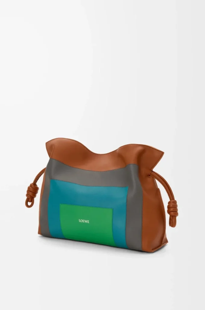 Nappa dana derisinden orta boy Flamenco clutch Çikolata/Parlak Yeşil
