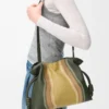 Nappa dana derisinden orta boy Flamenco clutch Landscape, Bottle Green/Ochre