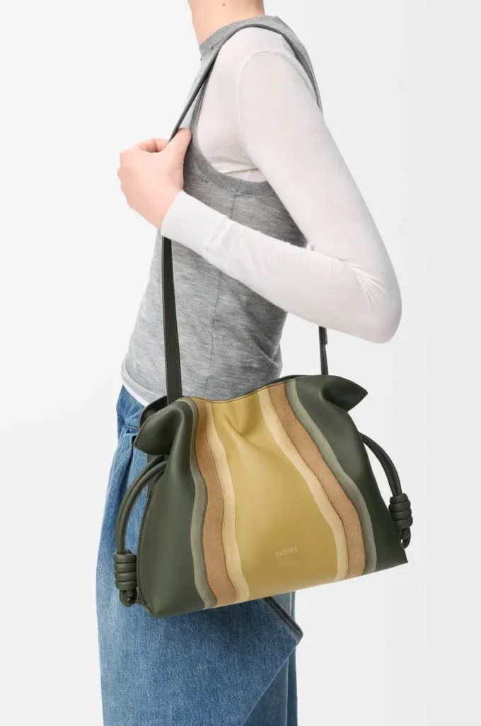 Nappa dana derisinden orta boy Flamenco clutch Landscape, Bottle Green/Ochre