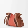 Nappa dana derisinden orta boy Flamenco clutch Landscape, Pecan/Parrot Pink
