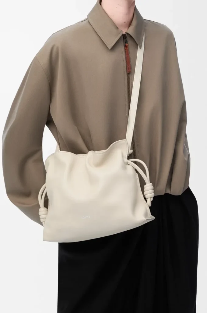 Nappa dana derisinden orta boy Flamenco clutch Sea Salt