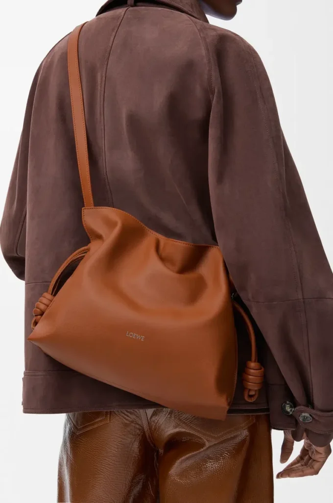 Nappa dana derisinden orta boy Flamenco clutch Squirrel