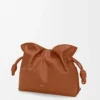 Nappa dana derisinden orta boy Flamenco clutch Squirrel