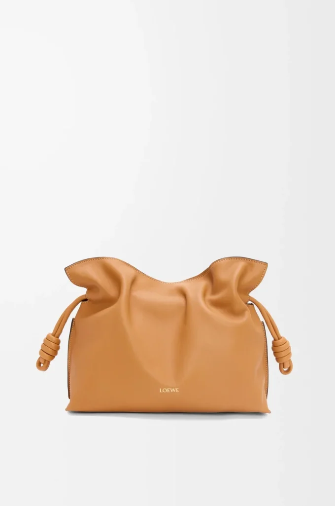 Nappa dana derisinden orta boy Flamenco clutch Warm Desert