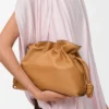 Nappa dana derisinden orta boy Flamenco clutch Warm Desert
