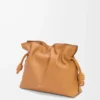 Nappa dana derisinden orta boy Flamenco clutch Warm Desert