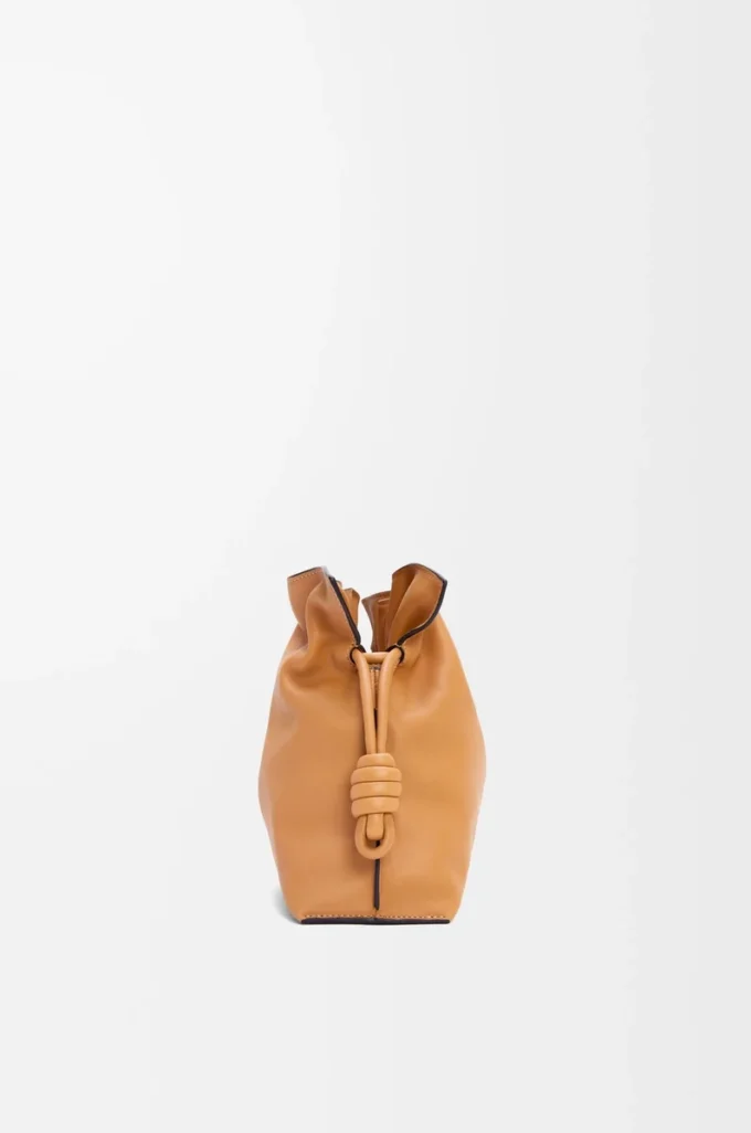 Nappa dana derisinden orta boy Flamenco clutch Warm Desert