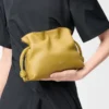 Nappa dana derisinden üretilmiş mini Flamenco clutch çanta Ginger