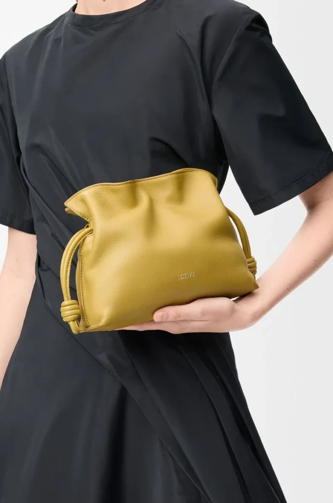 Nappa dana derisinden üretilmiş mini Flamenco clutch çanta Ginger