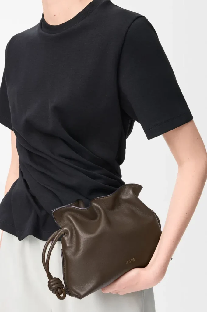 Nappa dana derisinden üretilmiş mini Flamenco clutch, Çikolata rengi