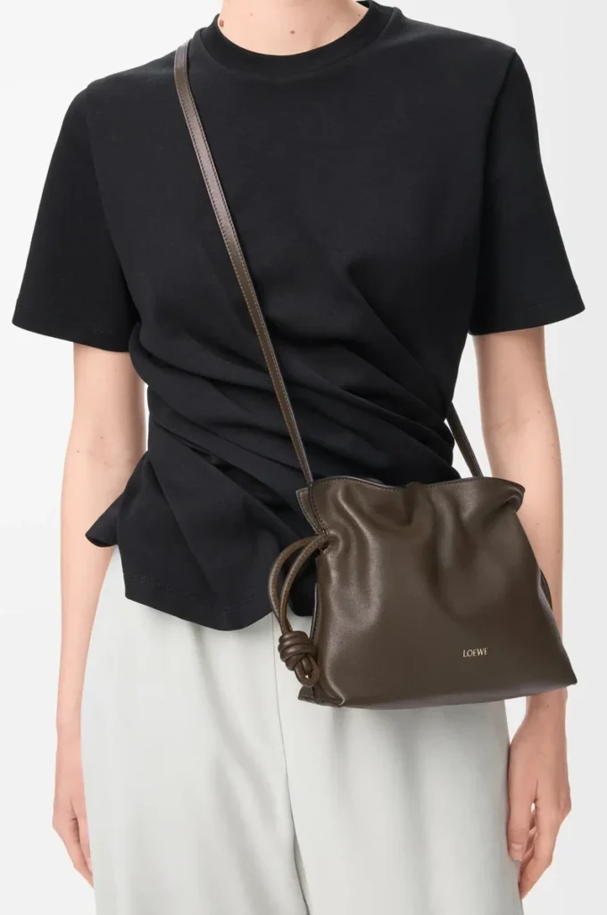 Nappa dana derisinden üretilmiş mini Flamenco clutch, Çikolata rengi