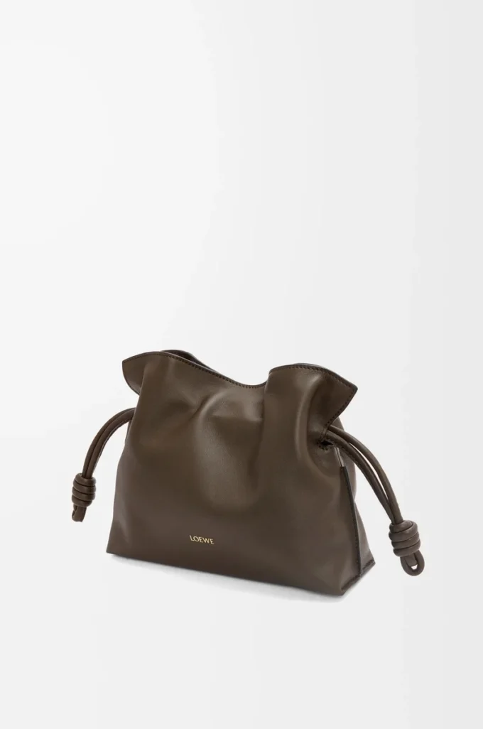 Nappa dana derisinden üretilmiş mini Flamenco clutch, Çikolata rengi