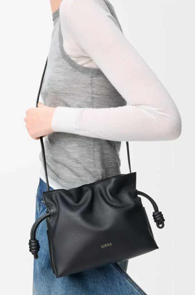 Nappa dana derisinden üretilmiş Mini Flamenco clutch Siyah