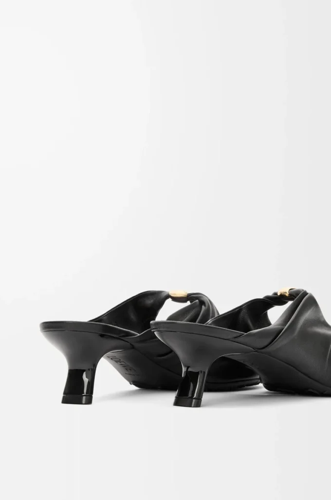 Nappa kuzu derisinden Pebble Soft mule, Siyah