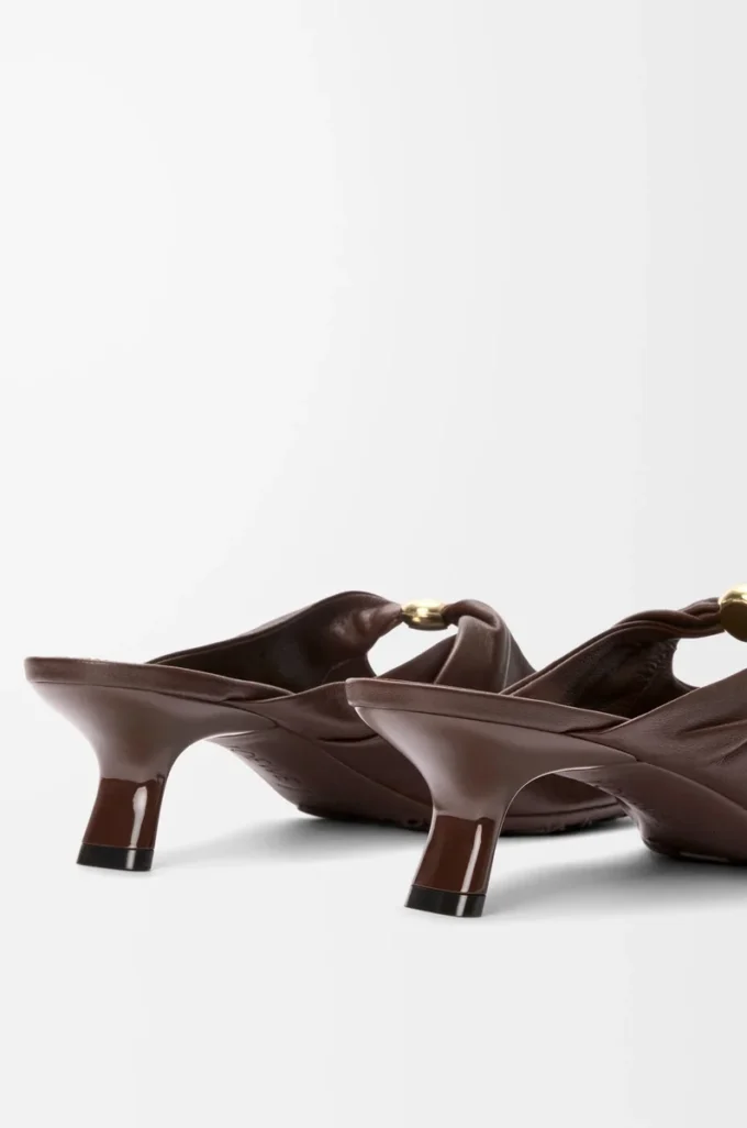 Nappa kuzu derisinden üretilmiş Pebble Soft mule Brownie