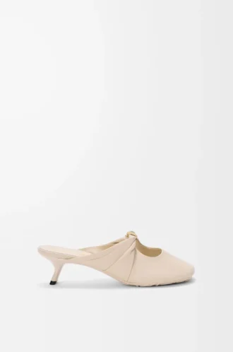 Nappa kuzu derisinden üretilmiş Pebble Soft mule Dough