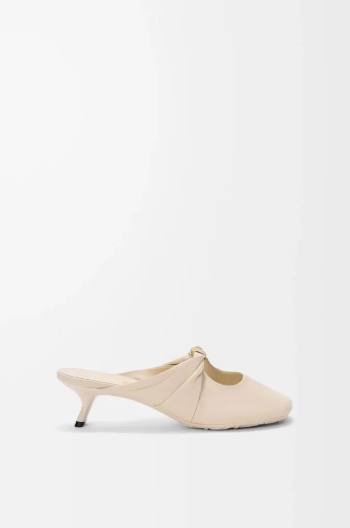 Nappa kuzu derisinden üretilmiş Pebble Soft mule Dough