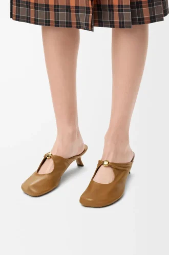 Nappa kuzu derisinden üretilmiş Pebble Soft mule Oak