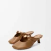 Nappa kuzu derisinden üretilmiş Pebble Soft mule Oak