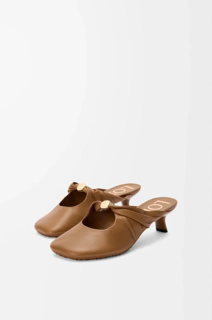 Nappa kuzu derisinden üretilmiş Pebble Soft mule Oak