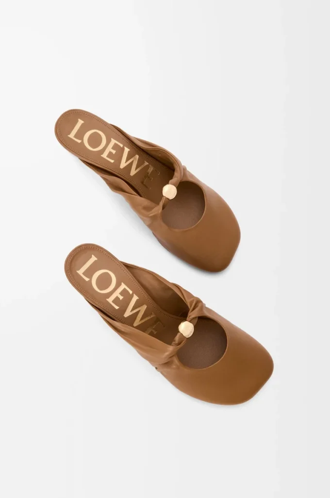 Nappa kuzu derisinden üretilmiş Pebble Soft mule Oak