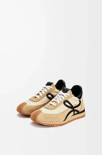 Naylon ve süetten Flow Runner Altın/Siyah