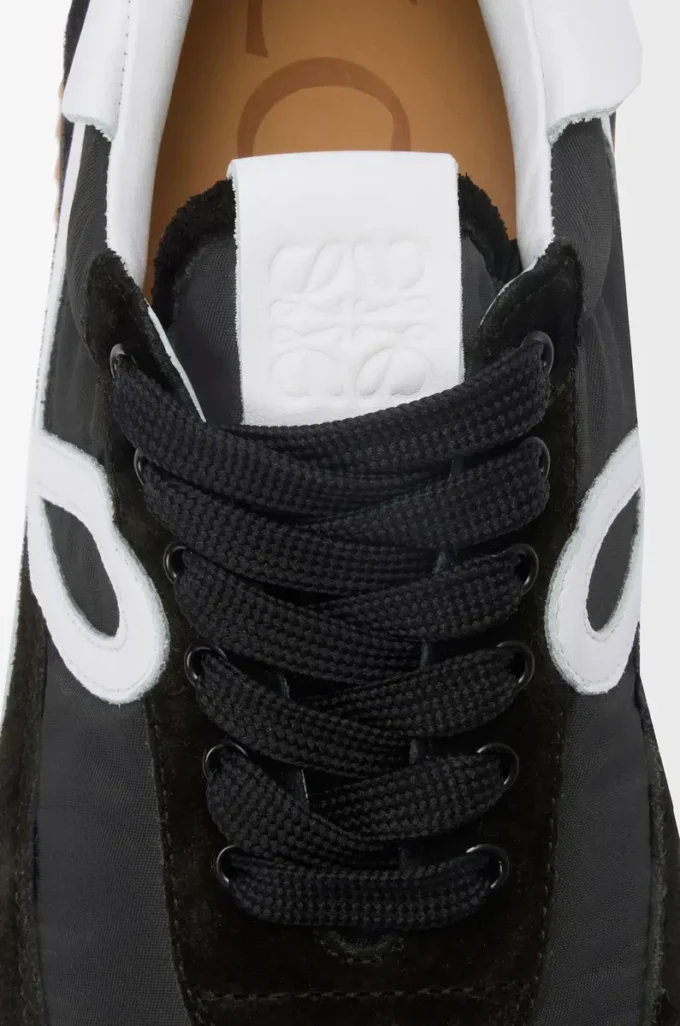 Naylon ve süetten Flow Runner Siyah/Beyaz
