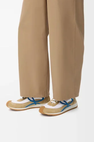 Naylon ve süetten üretilmiş Flow Runner 2.0 Sand/Blue/White