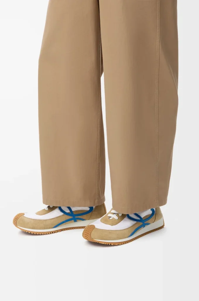 Naylon ve süetten üretilmiş Flow Runner 2.0 Sand/Blue/White