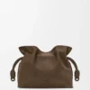 Orta boy Flamenco clutch, grenli nubuk Tundra