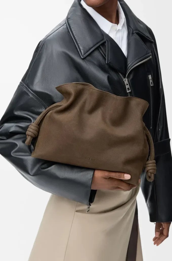 Orta boy Flamenco clutch, grenli nubuk Tundra