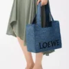 Orta boy LOEWE Font tote çanta, rafya, açık mavi