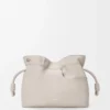 Panta orta boy Flamenco clutch, parlak dana derisi, Light Ghost