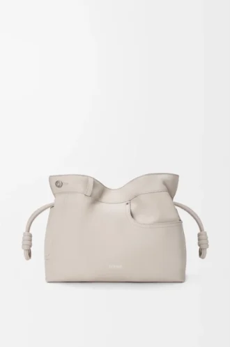 Panta orta boy Flamenco clutch, parlak dana derisi, Light Ghost