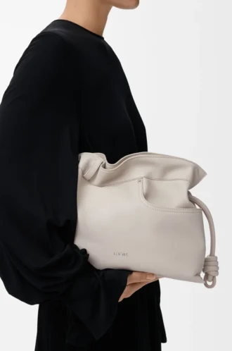 Panta orta boy Flamenco clutch, parlak dana derisi, Light Ghost