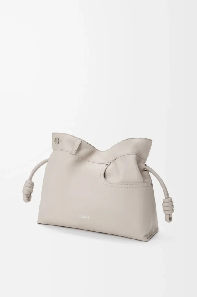 Panta orta boy Flamenco clutch, parlak dana derisi, Light Ghost