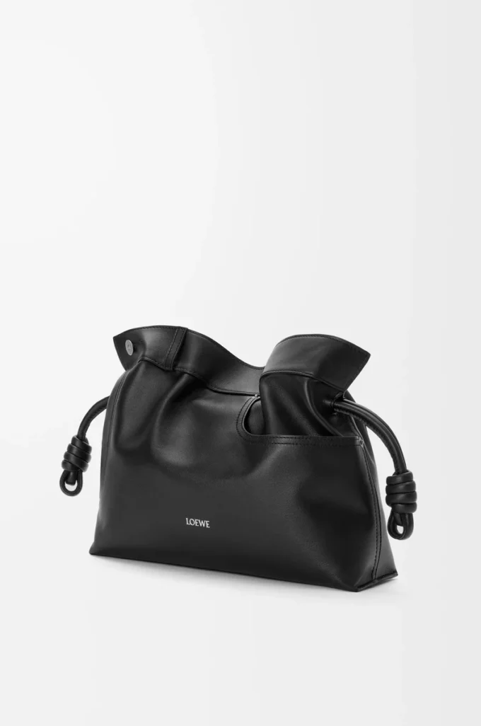 Panta orta boy Flamenco clutch, parlak dana derisi, Siyah