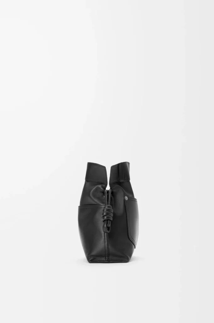 Panta orta boy Flamenco clutch, parlak dana derisi, Siyah