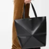 Parlak dana derisinden XL Puzzle Fold çanta, Siyah