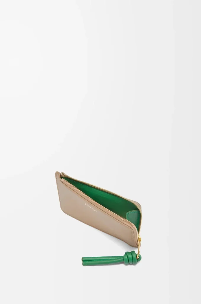 Parlak nappa dana derisinden Knot bozuk para kartlık Sand/Tropical Green