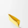 Parlak nappa dana derisinden üretilmiş Pebble bozuk para kartlık, Baby Corn rengi