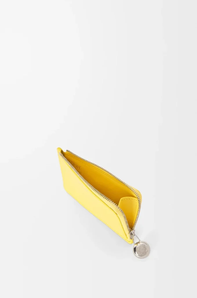 Parlak nappa dana derisinden üretilmiş Pebble bozuk para kartlık, Baby Corn rengi