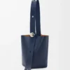 Pürüzsüz dana derisinden orta boy Pebble kova çanta, Abyss Blue