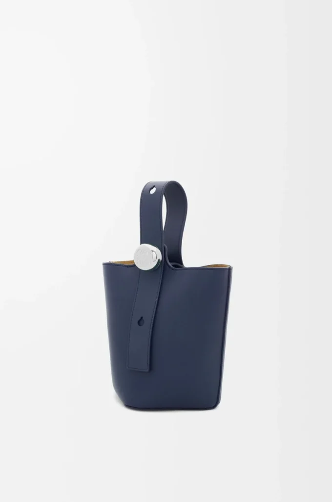 Pürüzsüz dana derisinden üretilmiş Mini Pebble kova çanta, Abyss Blue