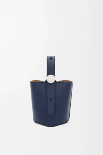Pürüzsüz dana derisinden üretilmiş Mini Pebble kova çanta, Abyss Blue