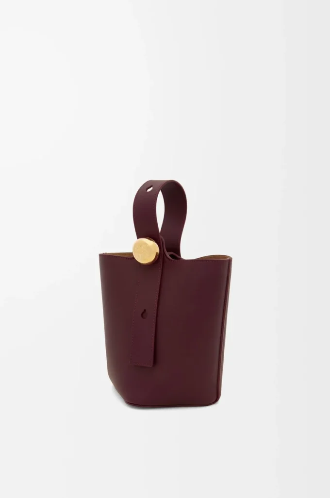 Pürüzsüz dana derisinden üretilmiş Mini Pebble kova çanta Koyu Bordo