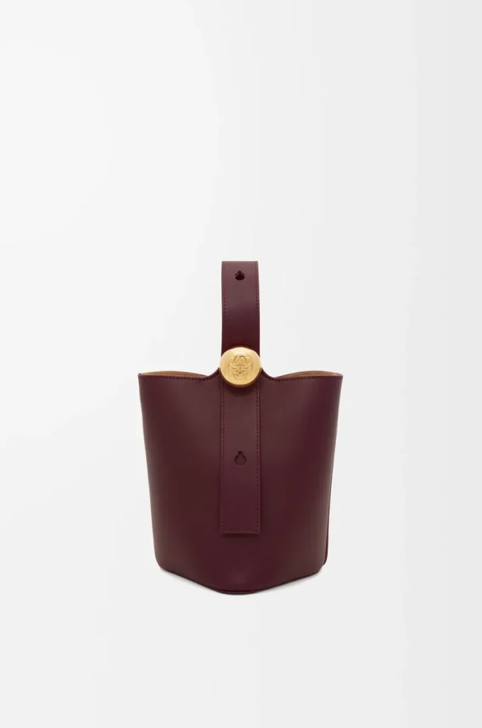 Pürüzsüz dana derisinden üretilmiş Mini Pebble kova çanta Koyu Bordo