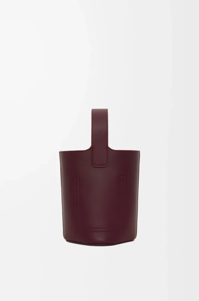 Pürüzsüz dana derisinden üretilmiş Mini Pebble kova çanta Koyu Bordo