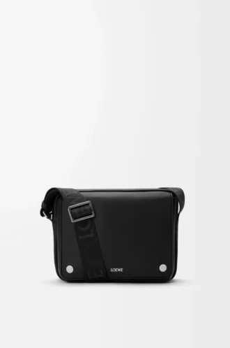 Pürüzsüz dana derisinden üretilmiş orta boy Pebble messenger çanta Siyah