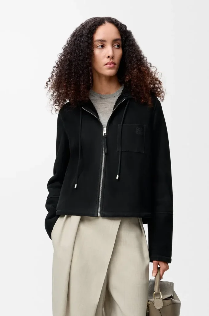 Siyah shearling kapüşonlu ceket
